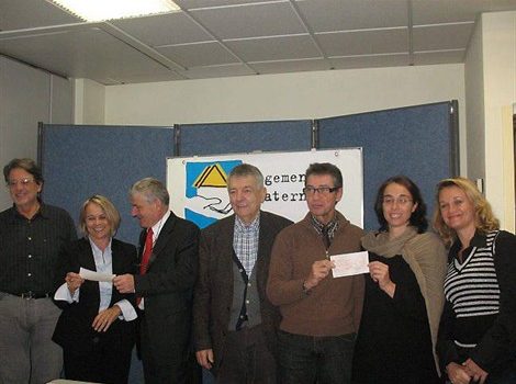Des dons pour loger les plus démunis Trois associations ont reçu des chèques de Logement fraternité. Au centre : Jean Delavaud, le président du groupement.